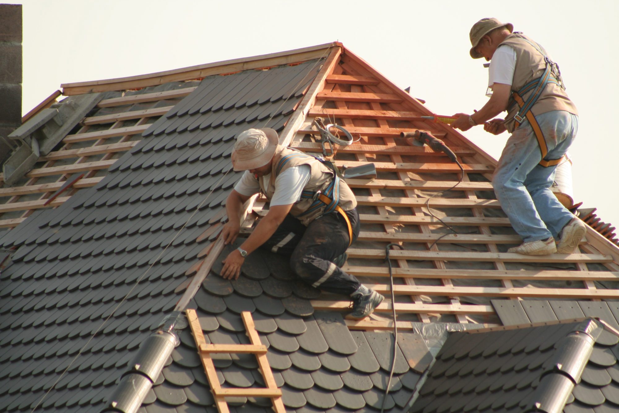 Mistakes to avoid when hiring a roofer | Pinnacle Estate Properties
